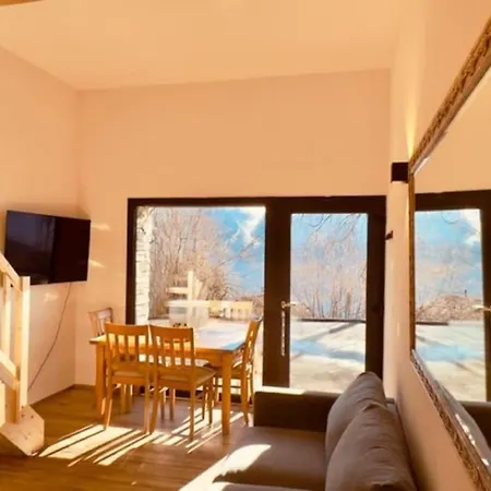 Chic Small New Up To 4 People, Pets Allowed