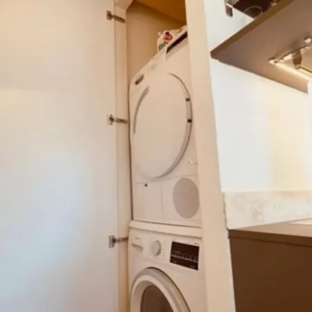 Chic Small New Up To 4 People, Pets Allowed Apartment Lens