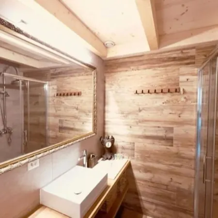 Apartment Chic Small New Up To 4 People, Pets Allowed Lens