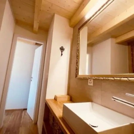 Chic Small New Up To 4 People, Pets Allowed * Lens