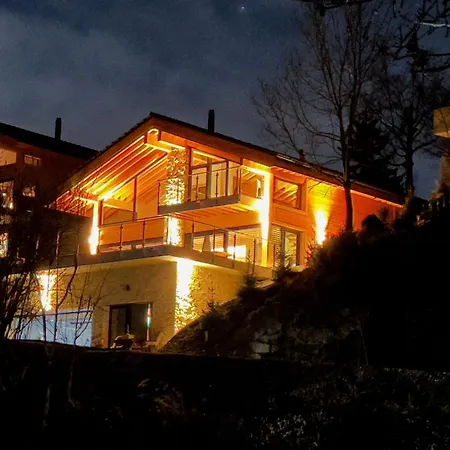 Chic Small New Up To 4 People, Pets Allowed Lens