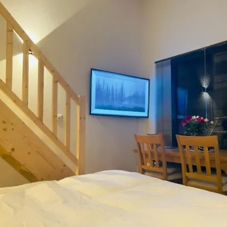 Chic Small New Up To 4 People, Pets Allowed * Lens