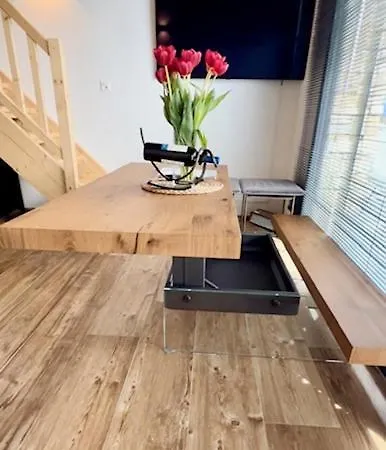 Apartment Chic Small New Up To 4 People, Pets Allowed *