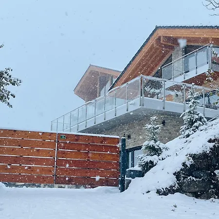 Chic Small New Up To 4 People, Pets Allowed Lens