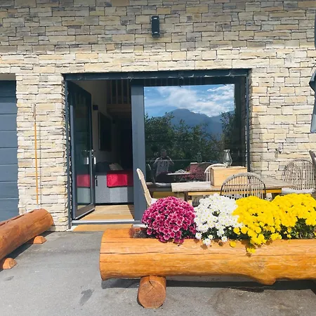 Chic Small New Up To 4 People, Pets Allowed Apartman Lens