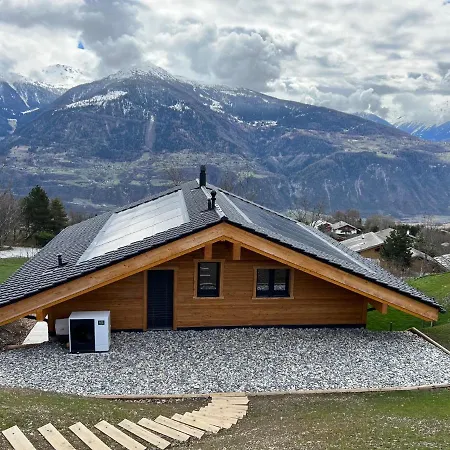 Chic Small New Up To 4 People, Pets Allowed