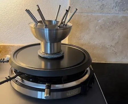 Chic Small New Up To 4 People, Pets Allowed Lens