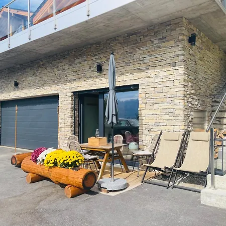 Chic Small New Up To 4 People, Pets Allowed