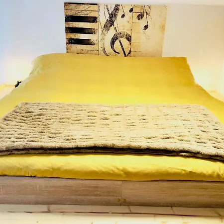 公寓 Chic Small New Up To 4 People, Pets Allowed