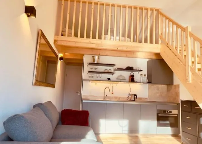 Chic Small New Up To 4 People, Pets Allowed * 朗斯