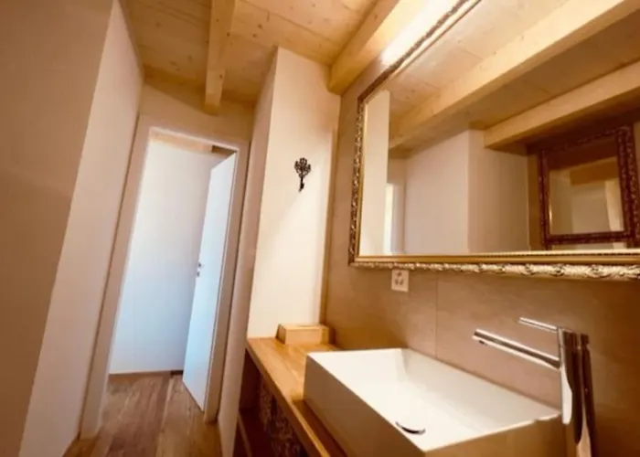 Chic Small New Up To 4 People, Pets Allowed * 朗斯