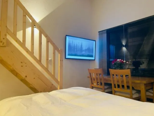 Chic Small New Up To 4 People, Pets Allowed * 朗斯